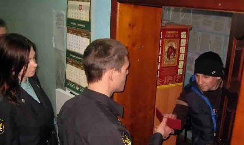 Судебные приставы оказались безоружны: Витас не платит за коммуналку