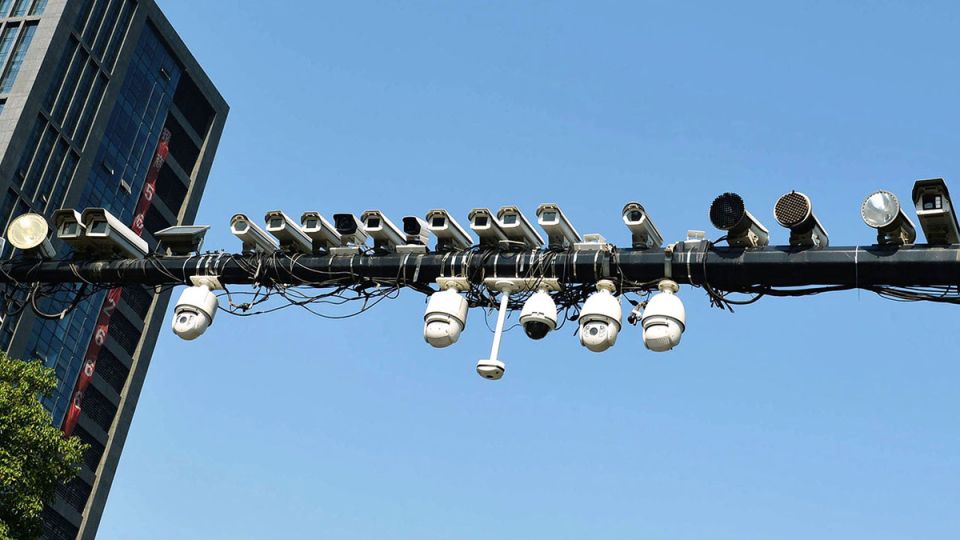 Как технологии подрывают личную жизнь в 2026 году