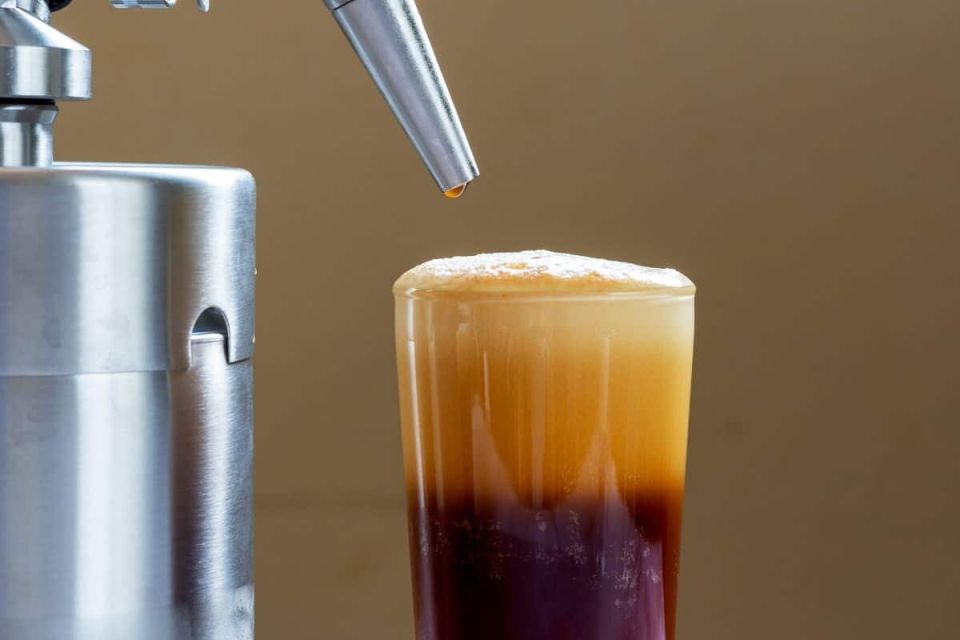 Нитро-кофе: как азот превращает обычную чашку в бархатное ощущение