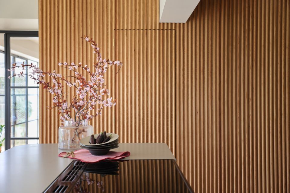 Рифленые панельные решения для интерьера: стиль и практичность