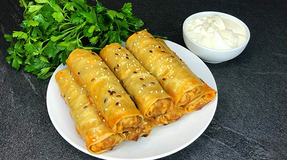 Лёгкие пирожки с капустой на тонком тесте Фило — быстрая домашняя классика