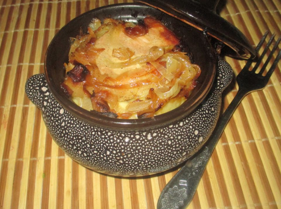 Нежное жаркое из свинины с овощами: простая радость в горшочках